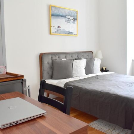 Lovely Apartment In Center Прага Екстериор снимка