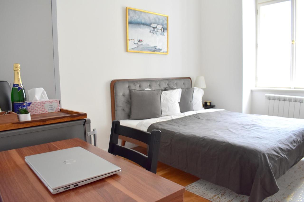 Lovely Apartment In Center Прага Екстериор снимка