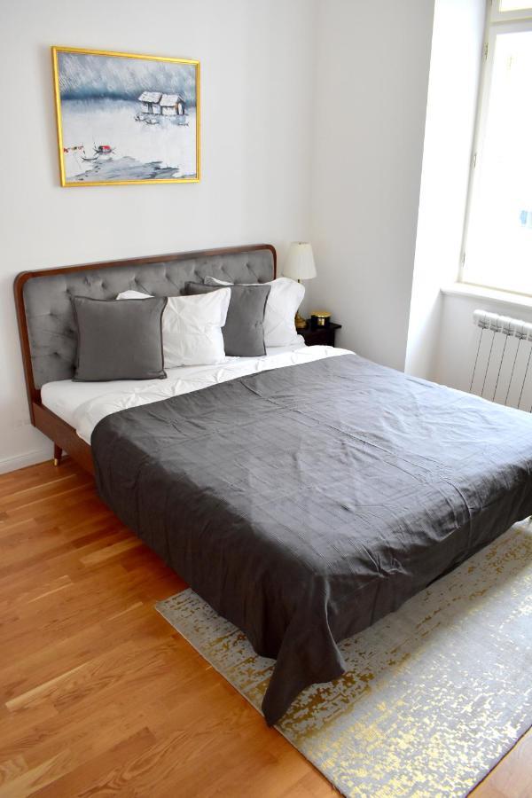 Lovely Apartment In Center Прага Екстериор снимка