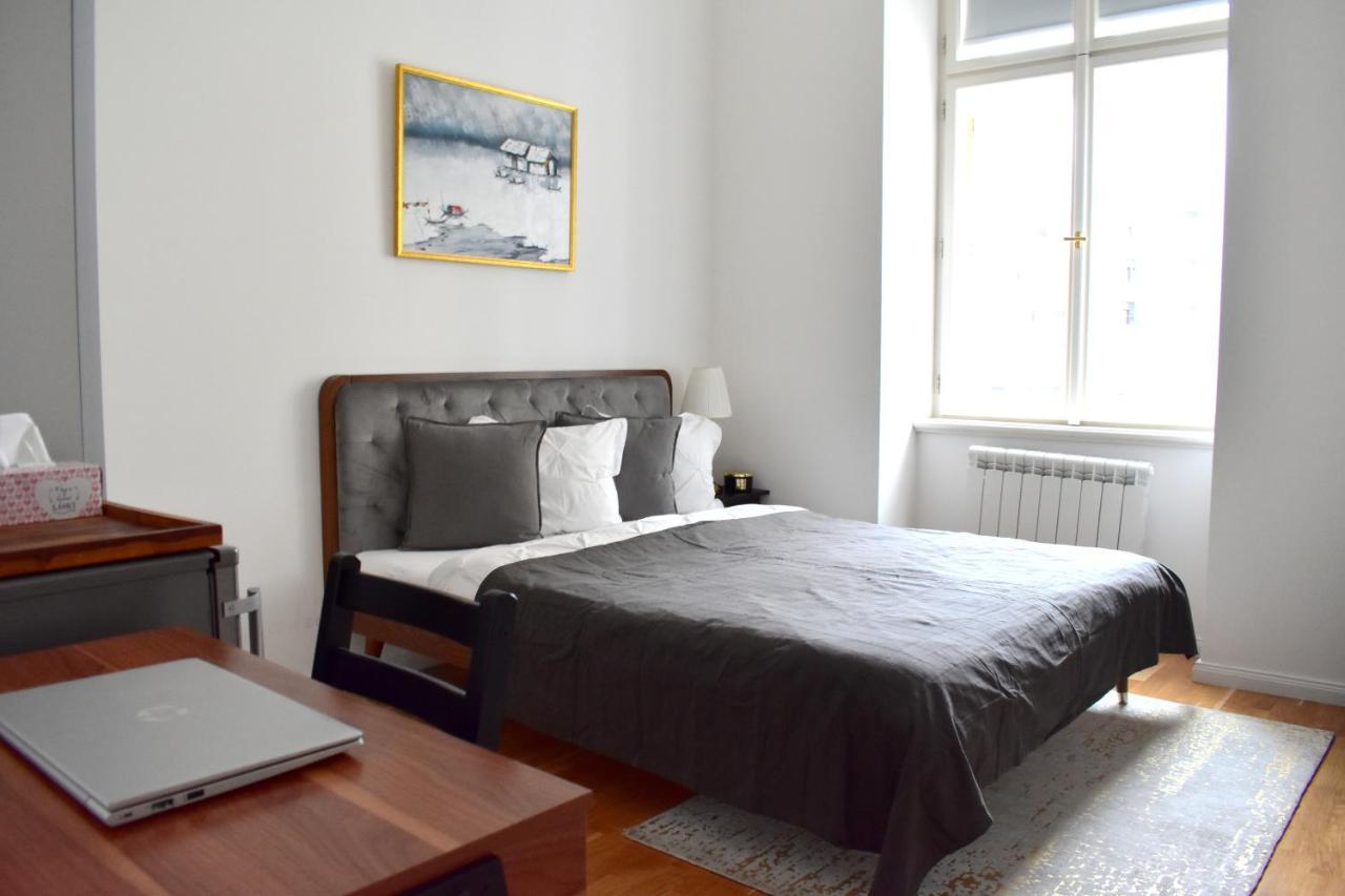 Lovely Apartment In Center Прага Екстериор снимка