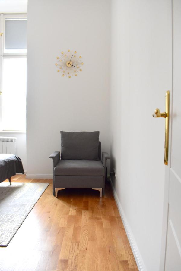 Lovely Apartment In Center Прага Екстериор снимка