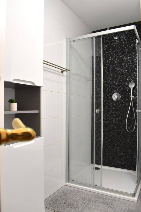 Lovely Apartment In Center Прага Екстериор снимка