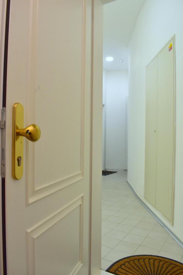 Lovely Apartment In Center Прага Екстериор снимка
